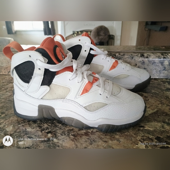 Jordan Other - Jordan Kids Boys Size 6 Like New Condition Smoke Free Pet Free